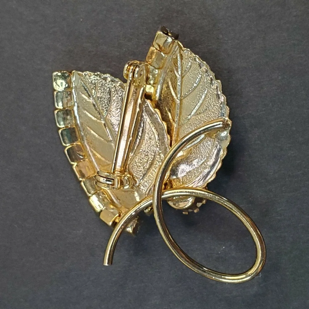 Vintage Unmarked Gold Tone Metal & Clear Rhinestones Double Leaf Brooch Pin
